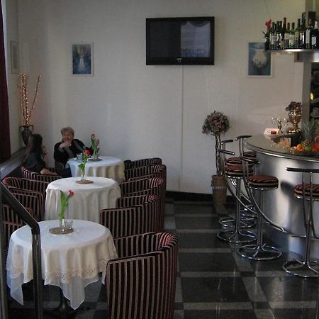President Hotel Братислава Экстерьер фото